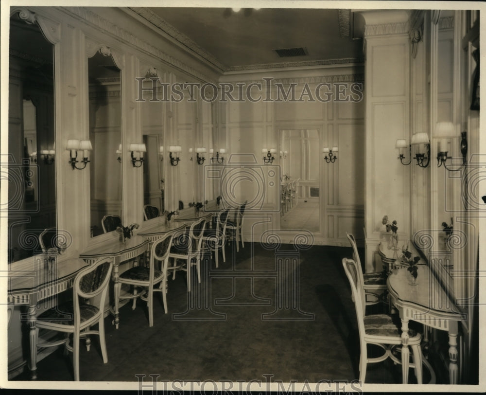 Press Photo Ladies Puff Room, part of orchestra ladies suite - Historic Images