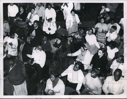 1960 Press Photo Crowd at Red Park Theater - cva99639 - Historic Images