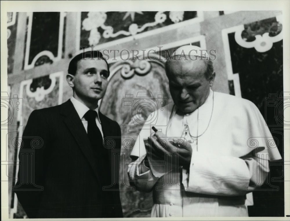 1981 Press Photo Pope John Paull II with actor Cezary Morawski - Historic Images