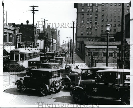 1996 Press Photo Carnegie Avenue and E 22nd Street during the 1920's - cva99842 - Historic Images