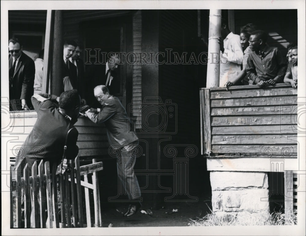 1966 Press Photo V.P. Hubert H. Humphrey visiting Cleveland 1966 - cva99952-Historic Images