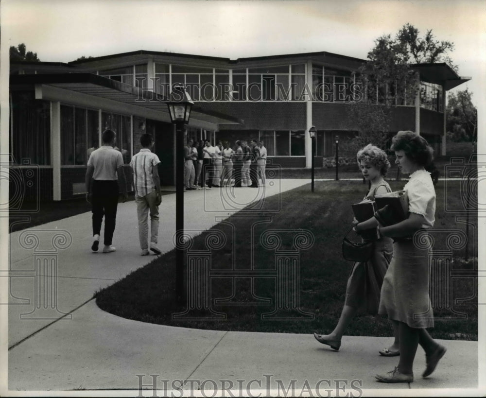 1962 Press Photo Newark High School&#39;s Science Bldg. (left) &amp; Admin. Bldg. - Historic Images