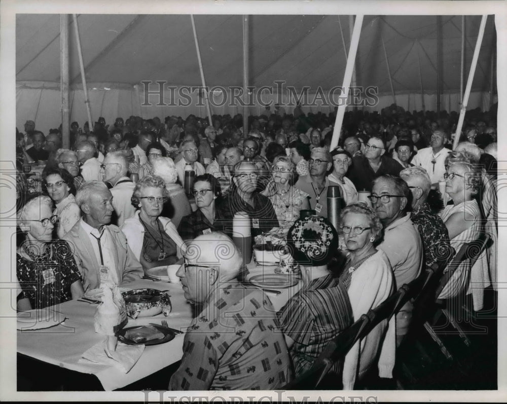 1966 Press Photo Senior Citizens at the New London in Ohio - Historic Images