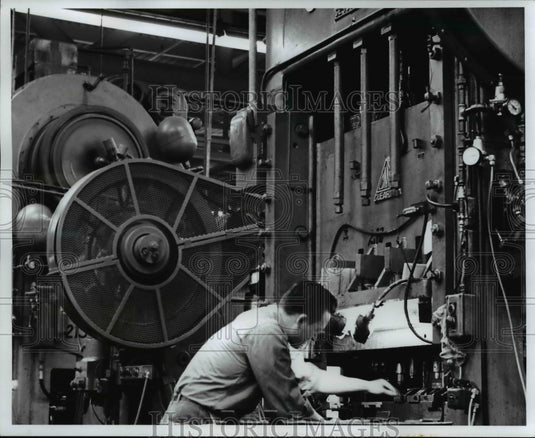 1961 Press Photo Work at Clevite Harris Corporation - Historic Images