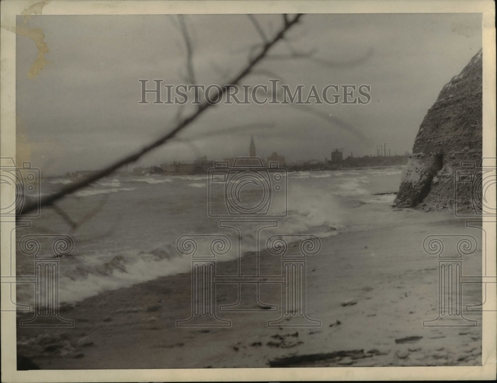 1934 Press Photo Scene from Perkin Beach looking toward the town of Cleveland - Historic Images