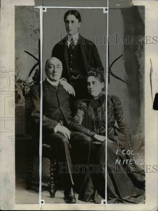 1932 Press Photo Franklin Roosevelt during his boyhood with his parents - Historic Images