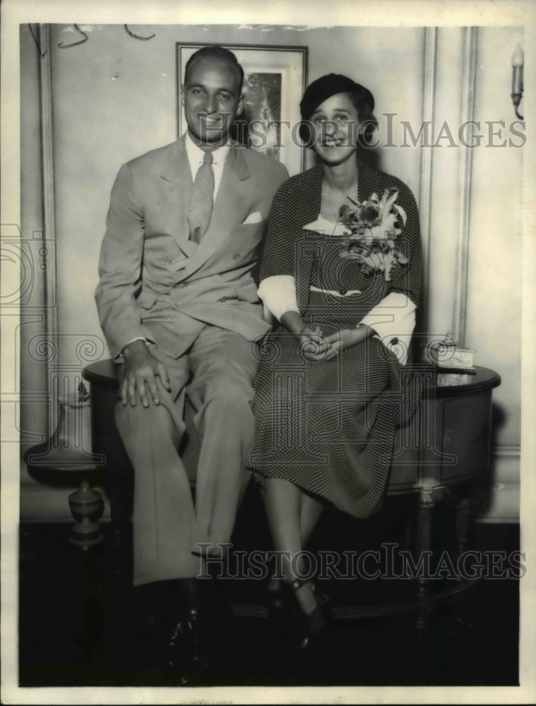 1933 Press Photo James Roosevelt with Mrs. Roosevelt - Historic Images
