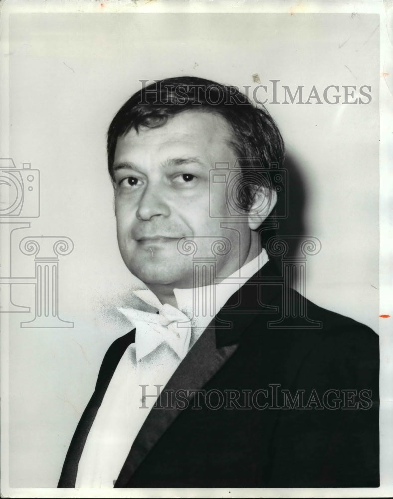 1977 Press Photo Loris Chobanian - Historic Images