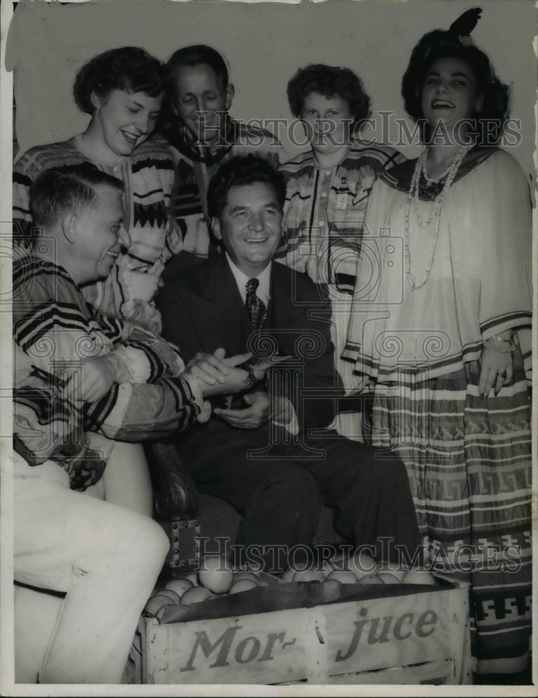 1943 Press Photo Mayor Frank J. Lausche - Historic Images