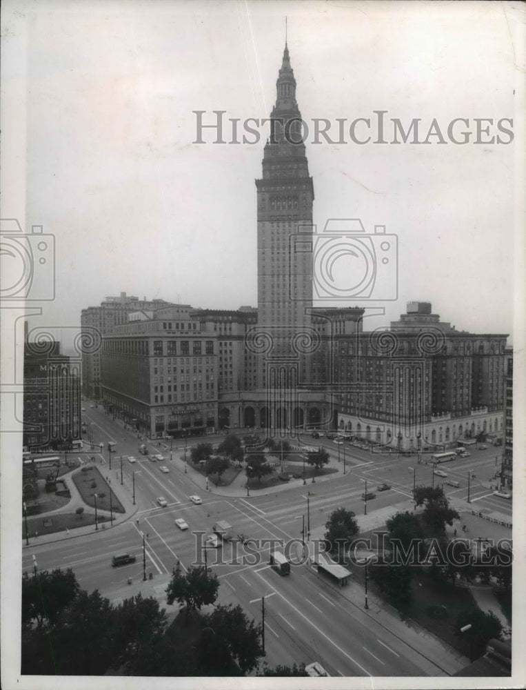 1961 Press Photo Union Terminal Tower&#39;s view from the Society building - Historic Images