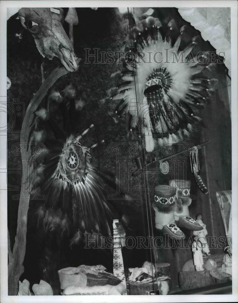 Press Photo A display window containing the crafts of the Plains Indians - Historic Images