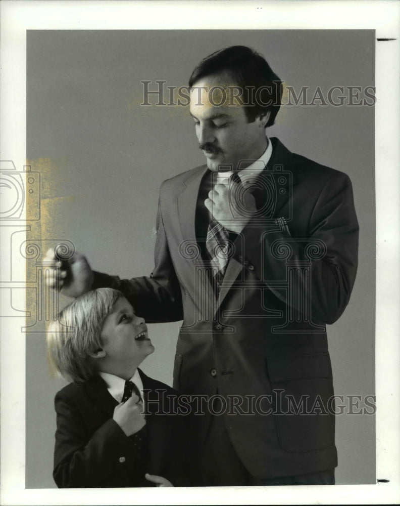 1984 Press Photo Parents-Meg Keller and Son, Christopher - Historic Images