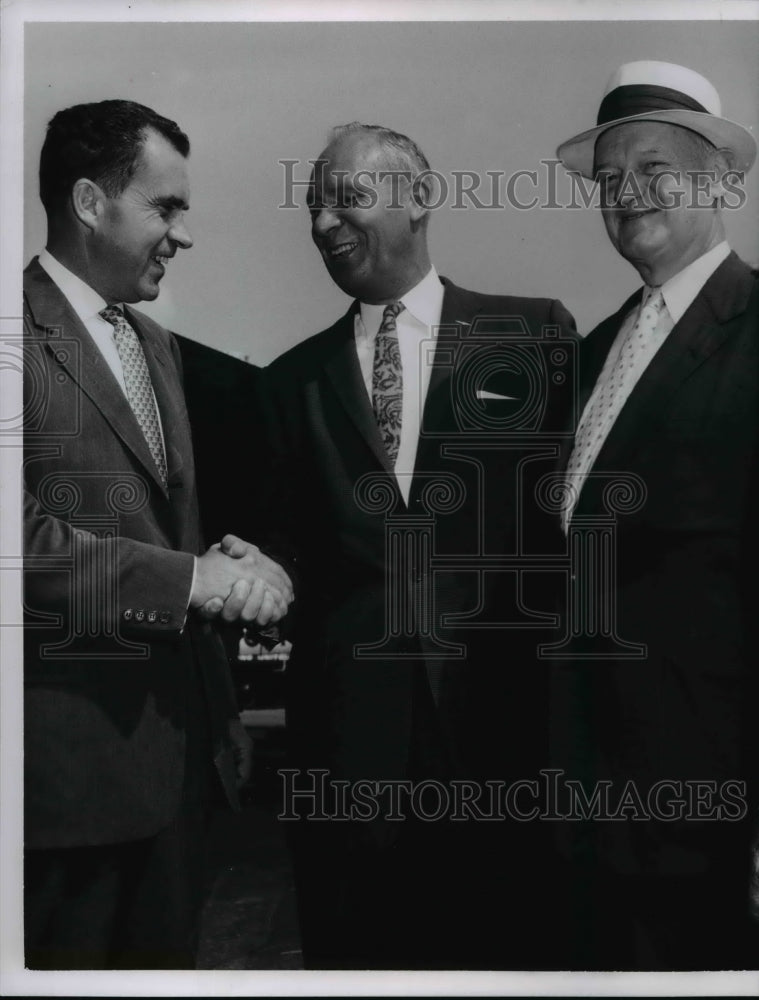 1959 Press Photo Vice President Nixon with Don Patrick and John Knight - Historic Images