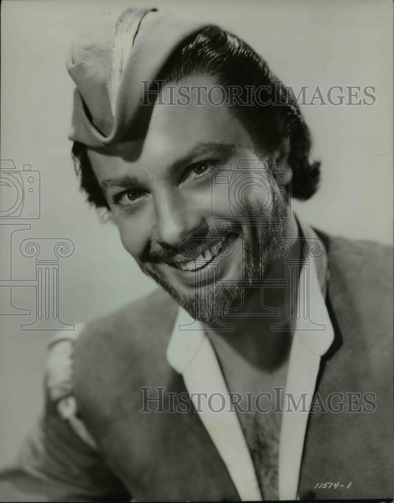 1956 Press Photo Oreste Kirkop as Francois Villon in The Vagabond King - Historic Images