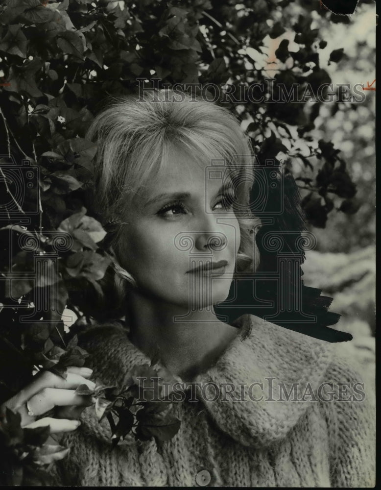 1975 Press Photo Eva Marie Saint, actress - Historic Images