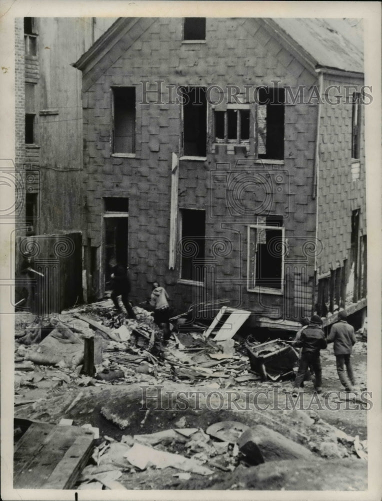 1965 Press Photo &quot;Terror in the Streets&quot; - Historic Images