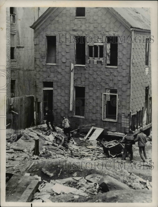 1965 Press Photo "Terror in the Streets" - Historic Images