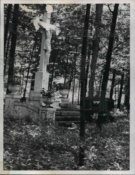 1968 Press Photo Crucifixion statue was set in 1919 - Historic Images