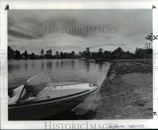 1985 Press Photo Aurora Shore's calm weather - Historic Images