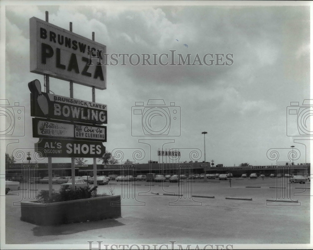 1964 Press Photo Brunswick business center - Historic Images