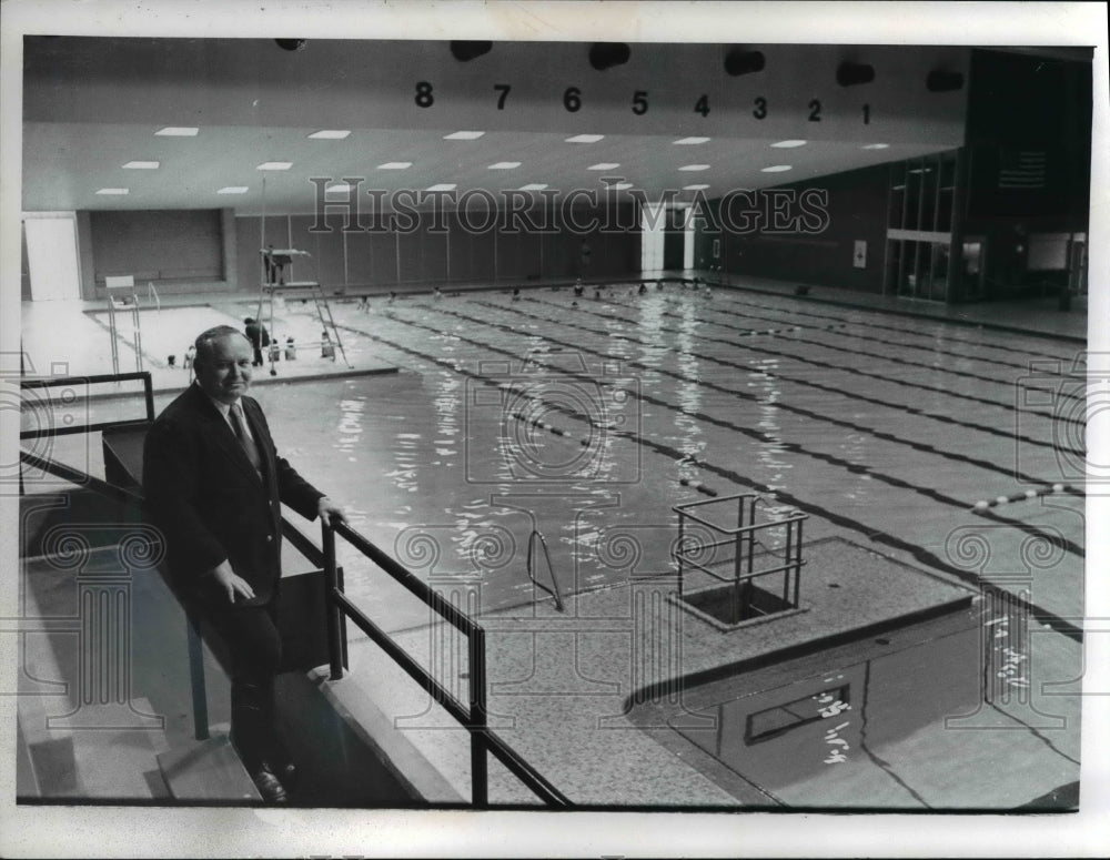 1974 Press Photo Vern Pinkerton, director of Canton Natatorium - cvb01027 - Historic Images