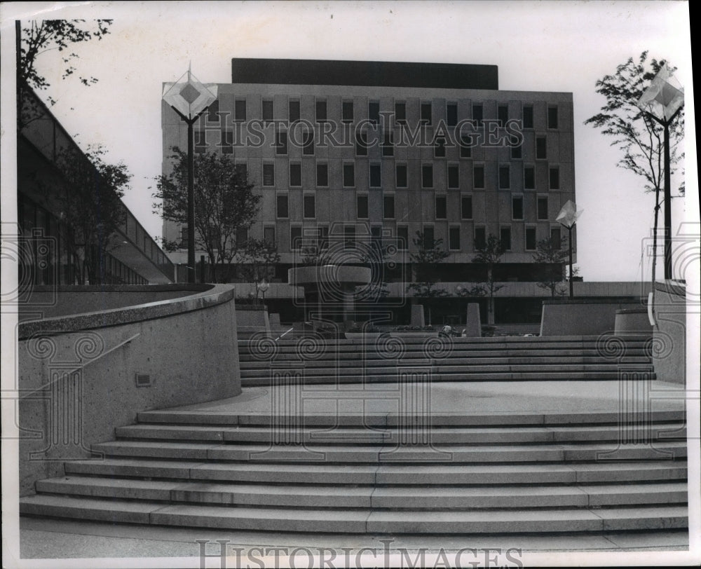 1970 Press Photo Cascade Plaza renewal project - cvb01095 - Historic Images