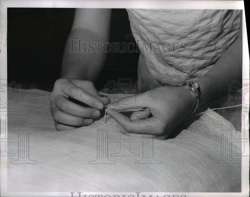 1966 Press Photo Miss Raber&#39;s Hands Busily Tie Threads - cvb01242 - Historic Images