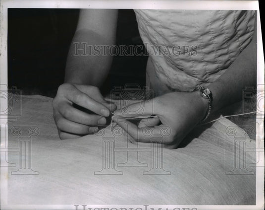 1966 Press Photo Miss Raber's Hands Busily Tie Threads - cvb01242 - Historic Images