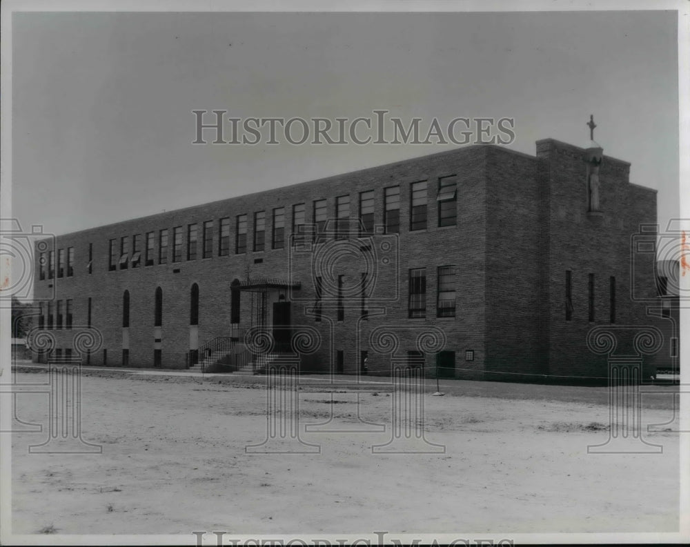 1953 Press Photo St. Robert Elementary School, 23802 Lake Shore Blvd., Euclid, O - Historic Images