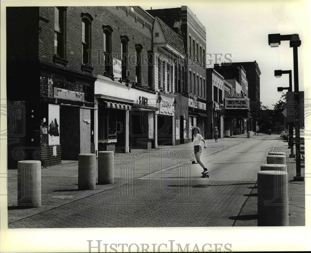 1979 Press Photo Allison Hearm on Ashtabula&#39;s Arrowhead Mall - Historic Images