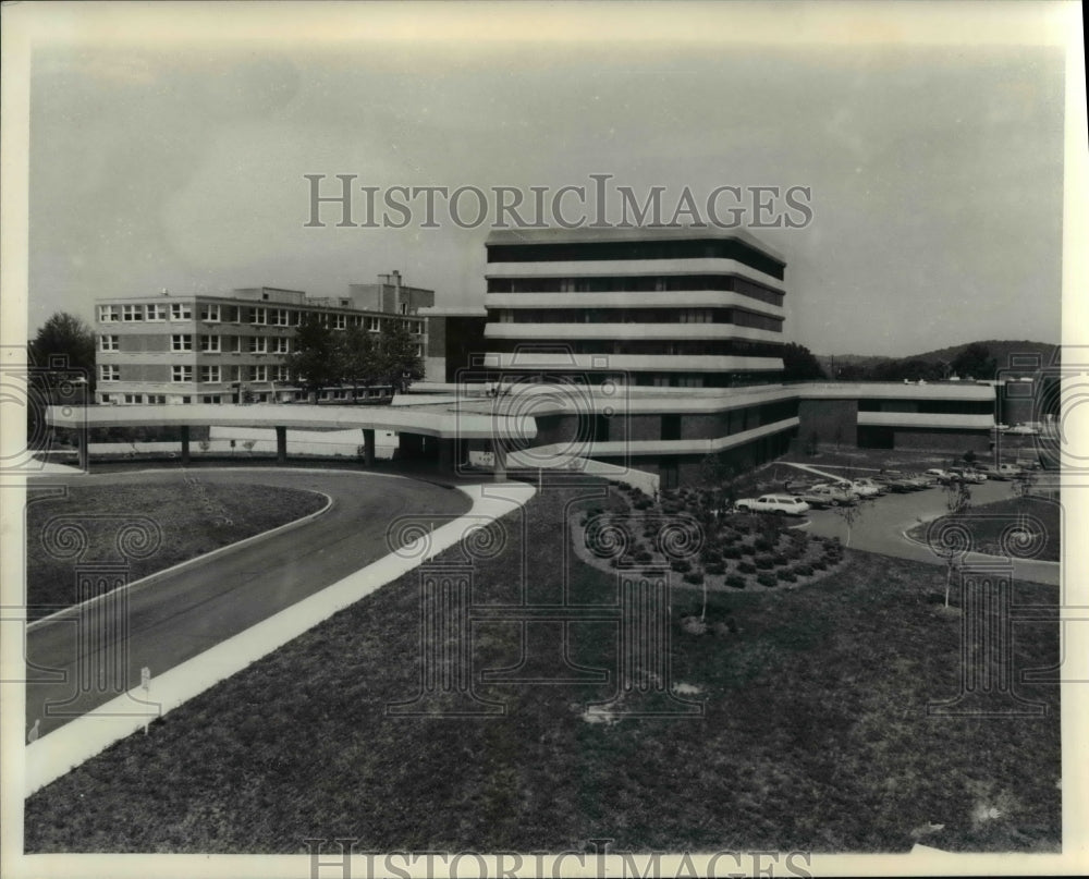 1974 Press Photo Gernsey Hospital - Historic Images