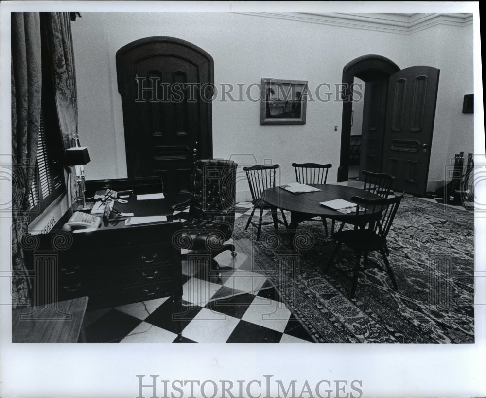 1975 Press Photo Governor&#39;s Office at the Capitol in Columbus Ohio - Historic Images