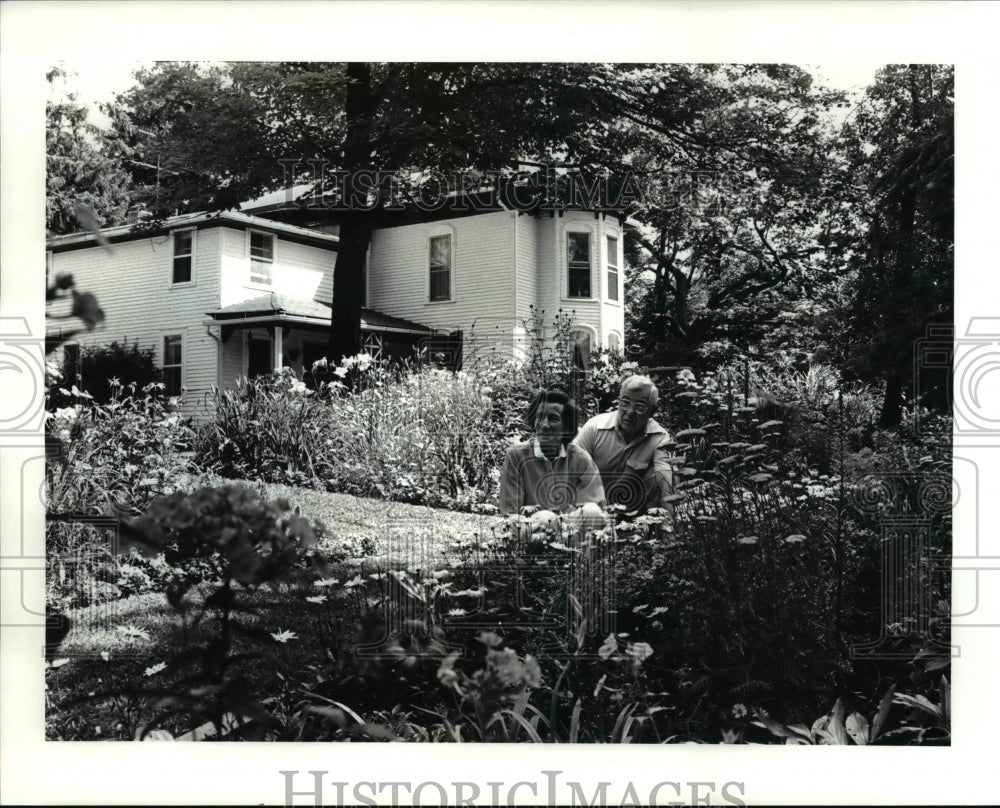 1985 Press Photo Garden in Chagrin Ohio - Historic Images