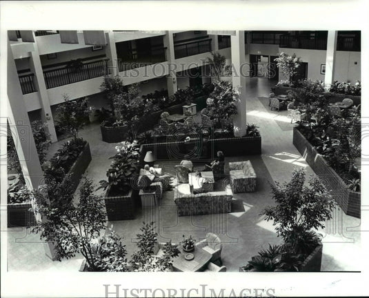 1986 Press Photo Hamlet Inn Elderly Home in Chagrin Falls Ohio - Historic Images