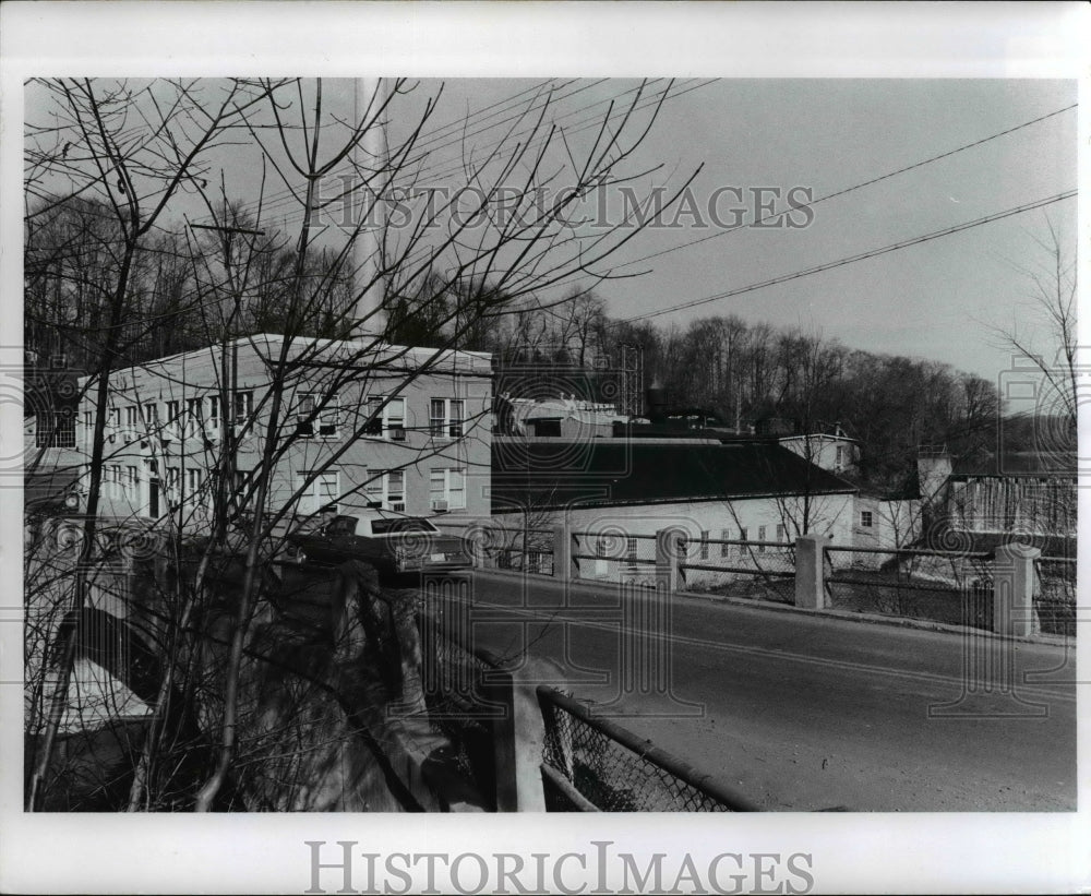 1975 Press Photo Chagrin Falls, Chase Bag Co. - Ohio - Historic Images