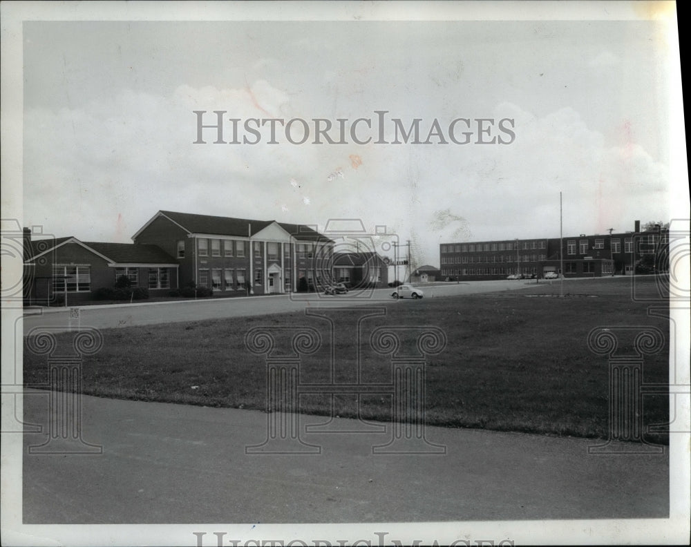 1964 Press Photo Center Junior High School and the Brunswick High School in Ohio - Historic Images