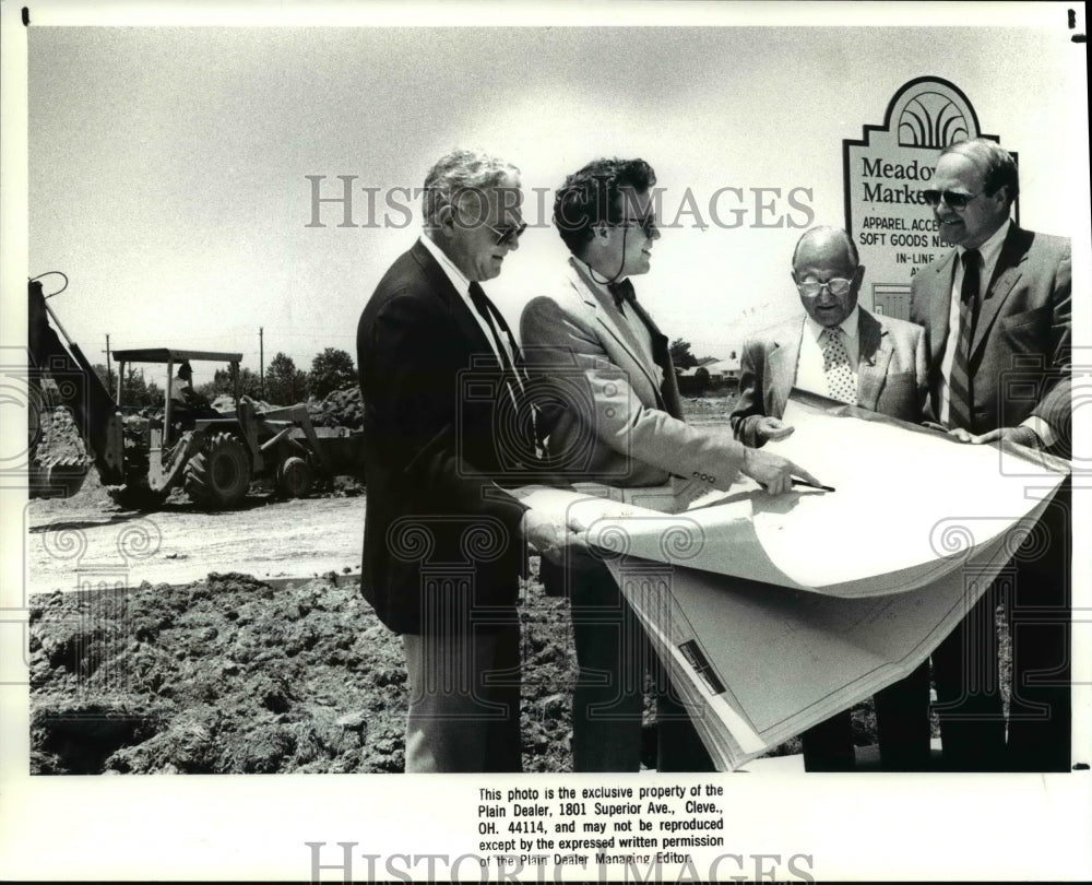 1988 Press Photo Jack Bialosky Sr. Jack Bialosky Jr., George J. Goudreau Sr. - Historic Images