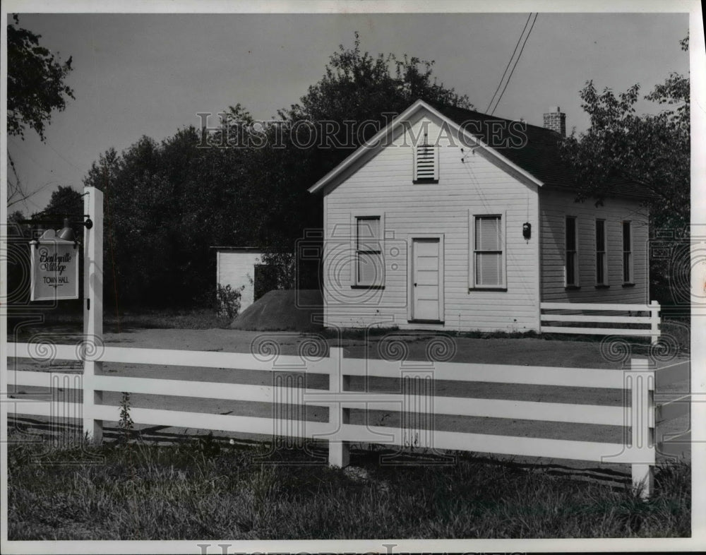 1952 Press Photo Bentleville, Ohio Town Hall on River Road since refurbishing - Historic Images