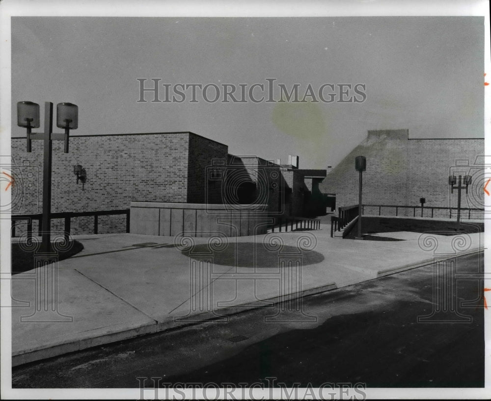 1975 Press Photo Berea, Ohio Commons&#39; exterior view - Historic Images