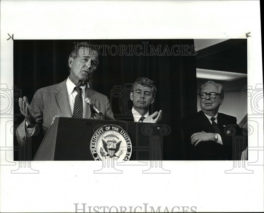 1986 Press Photo Vice President George Bush with political candidates, Ohio - Historic Images