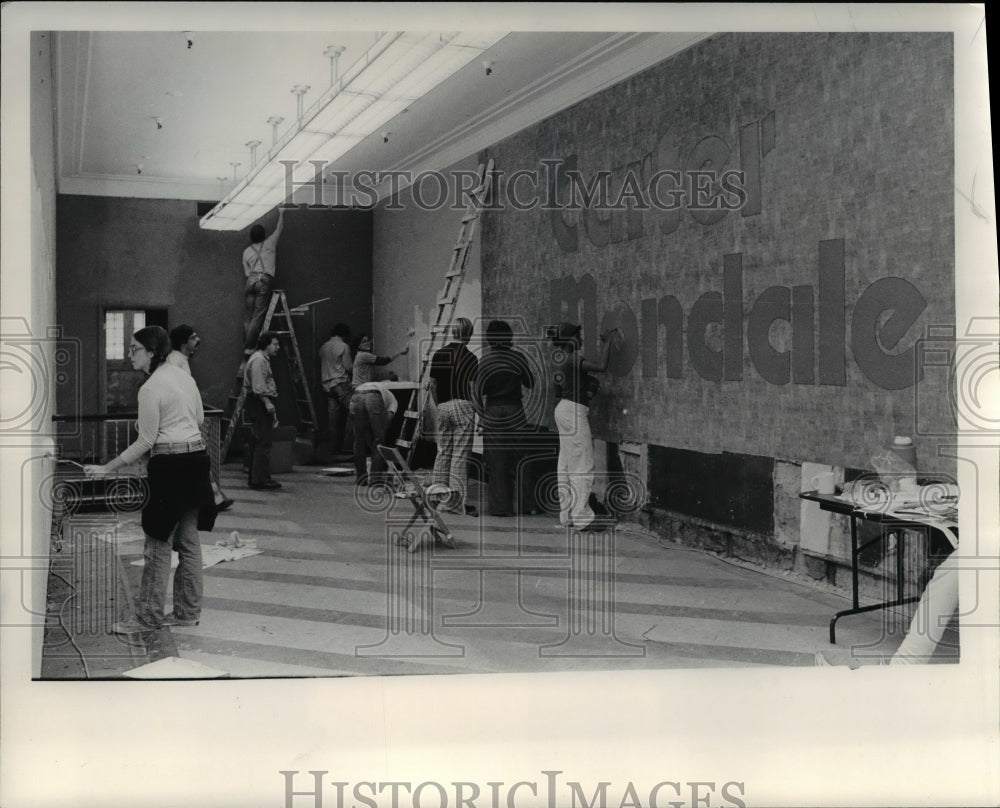 1976 Press Photo Jimmy Carter staffs getting ready for opening in Euclid Avenue, - Historic Images