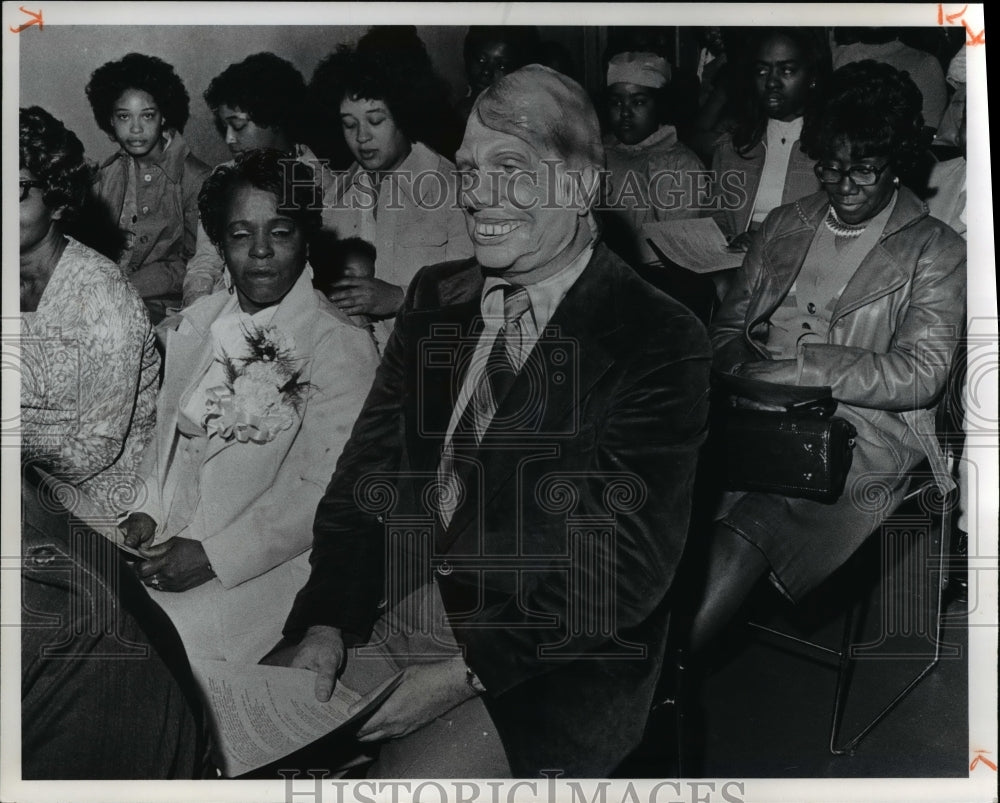 1977 Press Photo Dar Ault at the Easter Services in St. Philip&#39;s Church, Ohio - Historic Images