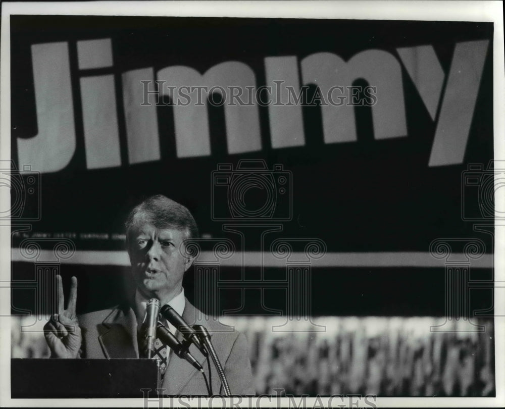 1976 Press Photo Jimmy Carter at Shaw Hi in Cleveland Ohio - Historic Images