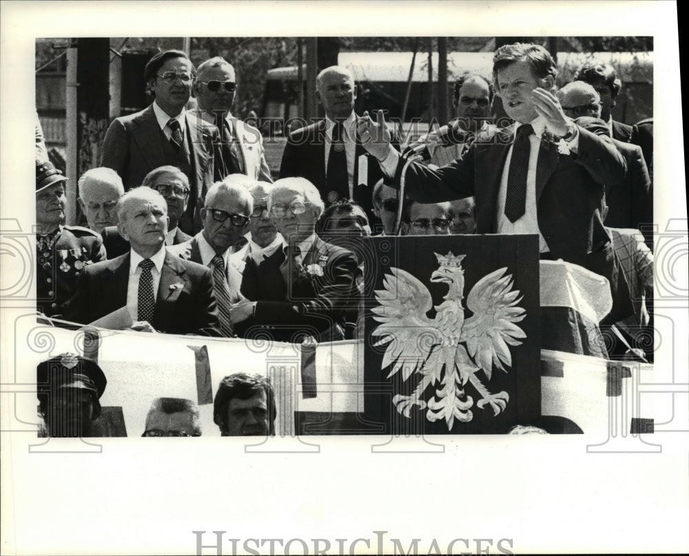 Press Photo Senator Edward M. Kennedy during his Ohio trip 1978-1980 - Historic Images