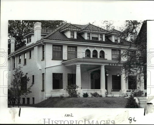 1989 Press Photo 2448 Kenliworth and Derbyshire in Cleveland Heights, Ohio - Historic Images