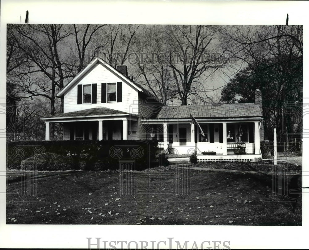 1987 Press Photo Wrean Friebig at 3497 Fairmount Boulevard, Ohio - cvb01854-Historic Images