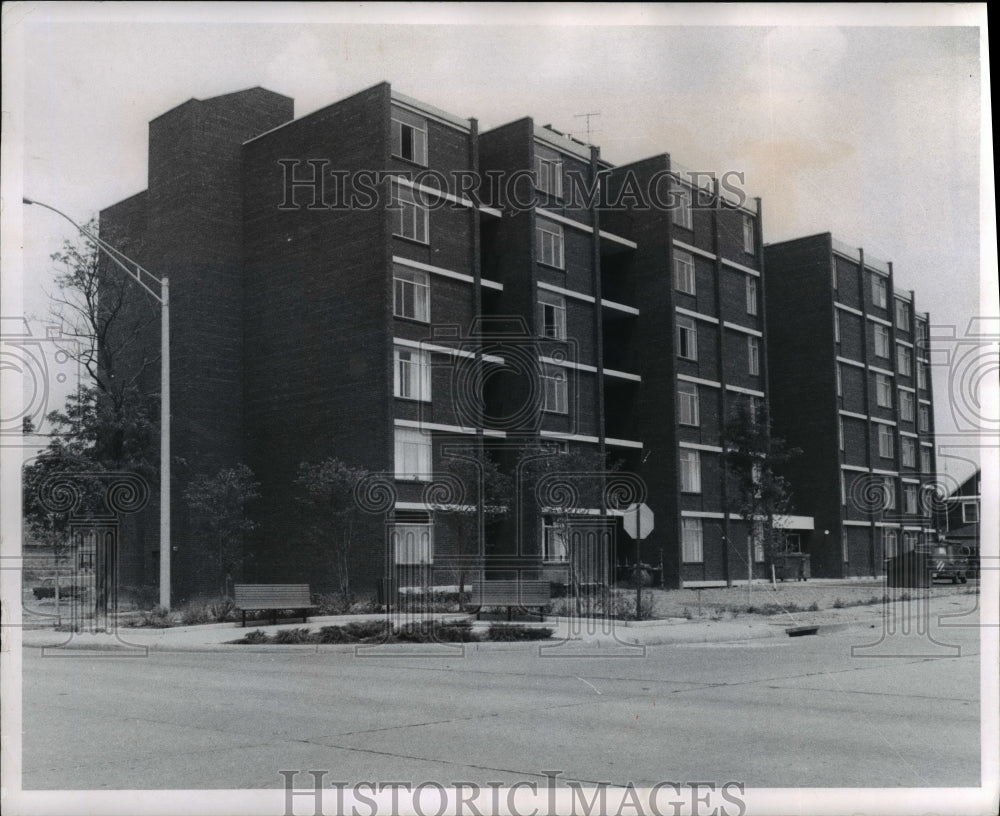 1970 Press Photo East Crown Apartment Building - Ohio Akron - Historic Images