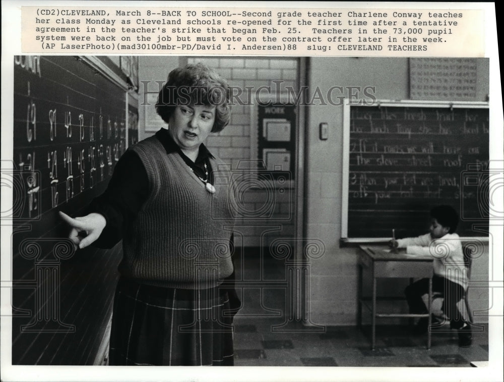 1988 Press Photo Charlene Conway, Second Grade Cleveland Teacher - Historic Images