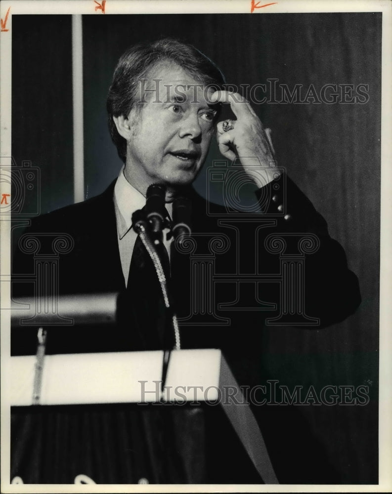 1976 Press Photo Jimmy Carter ponders reporter&#39;s question - Historic Images