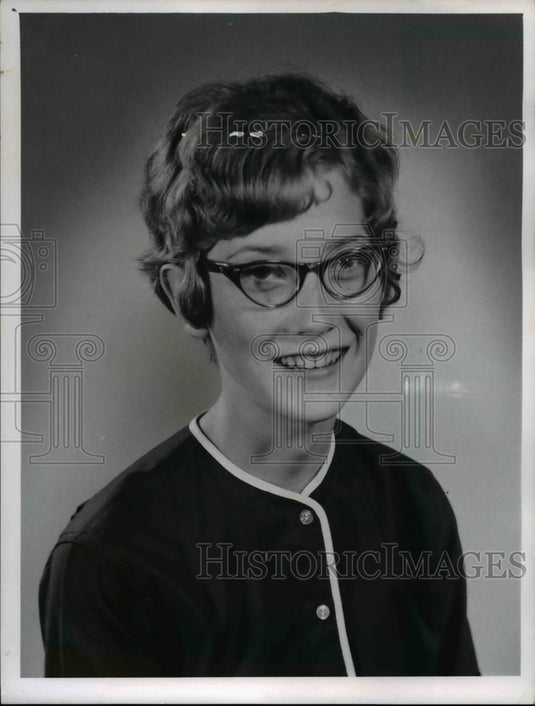 1965 Press Photo Ellen WIlliams, 1224 Chase Ave., Lakewood - Historic Images